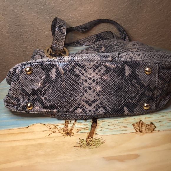 Michael Kors ~ SnakeSkin Shoulder Bag - Picture 5 of 14